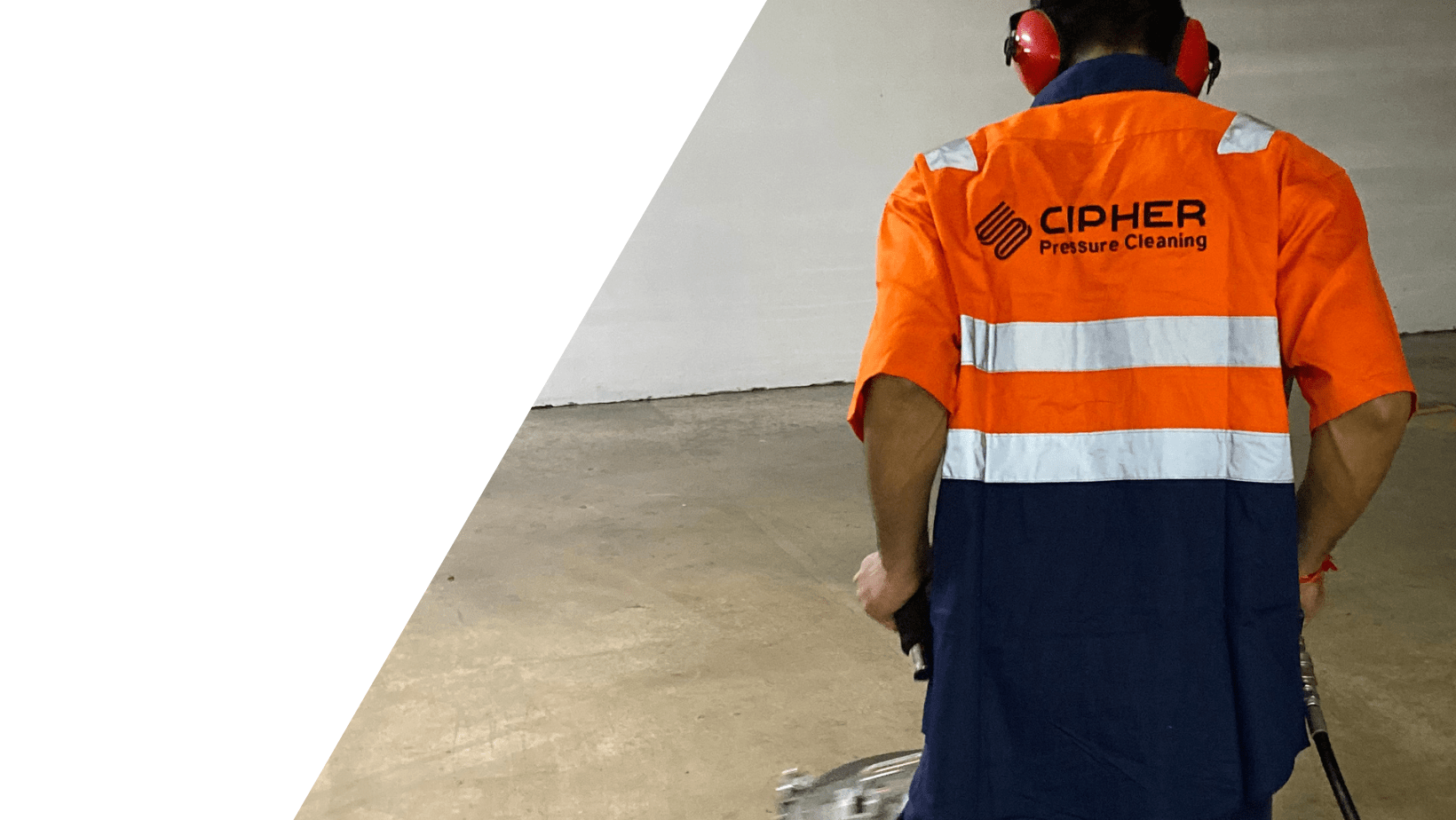 Cipher Rapid Response has a professional and experienced team for cleaning Internal & external surfaces. Our team uses the latest equipment.