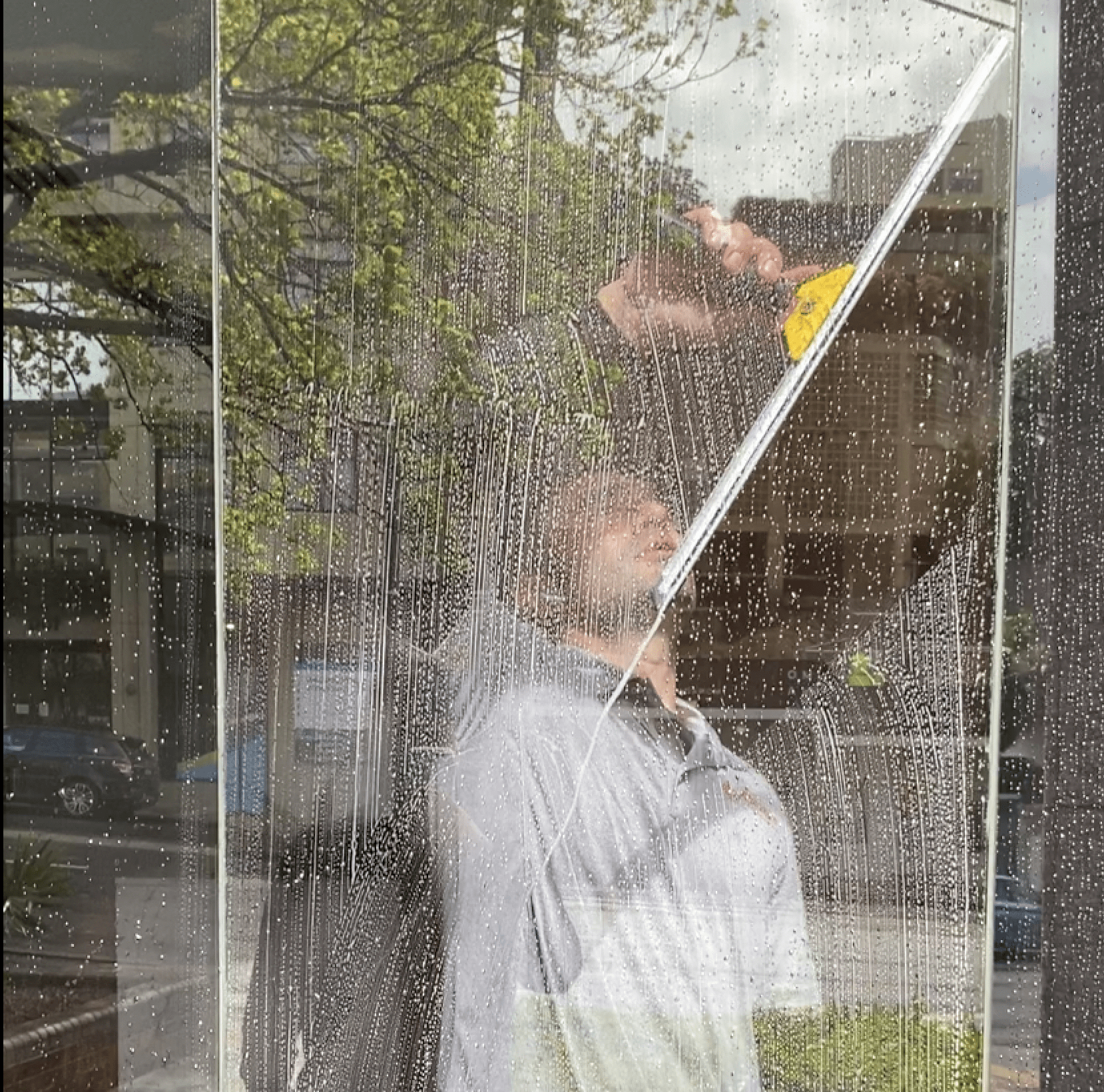 The professional Window cleaning team cleans high and difficult-to-access windows.