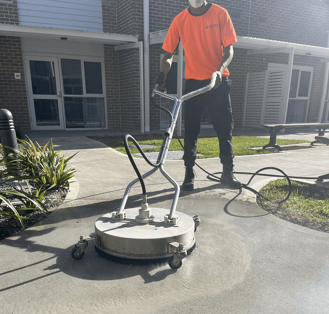 Cipher Rapid Response has a professional and experienced team for cleaning Internal & external surfaces. Our team uses the latest equipment.